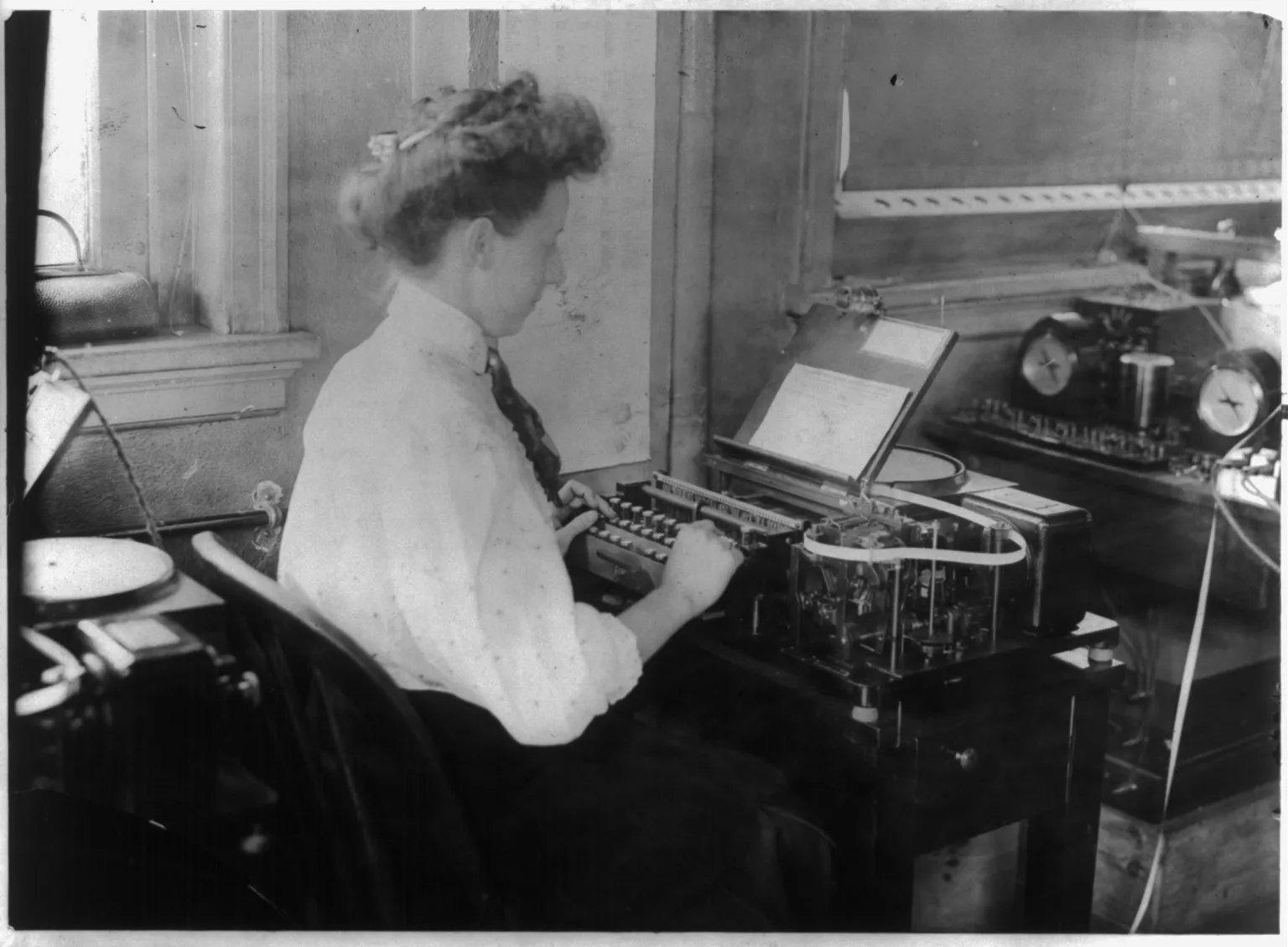 Barclay telegraph instrument. Stamping machine with woman operator (1908)